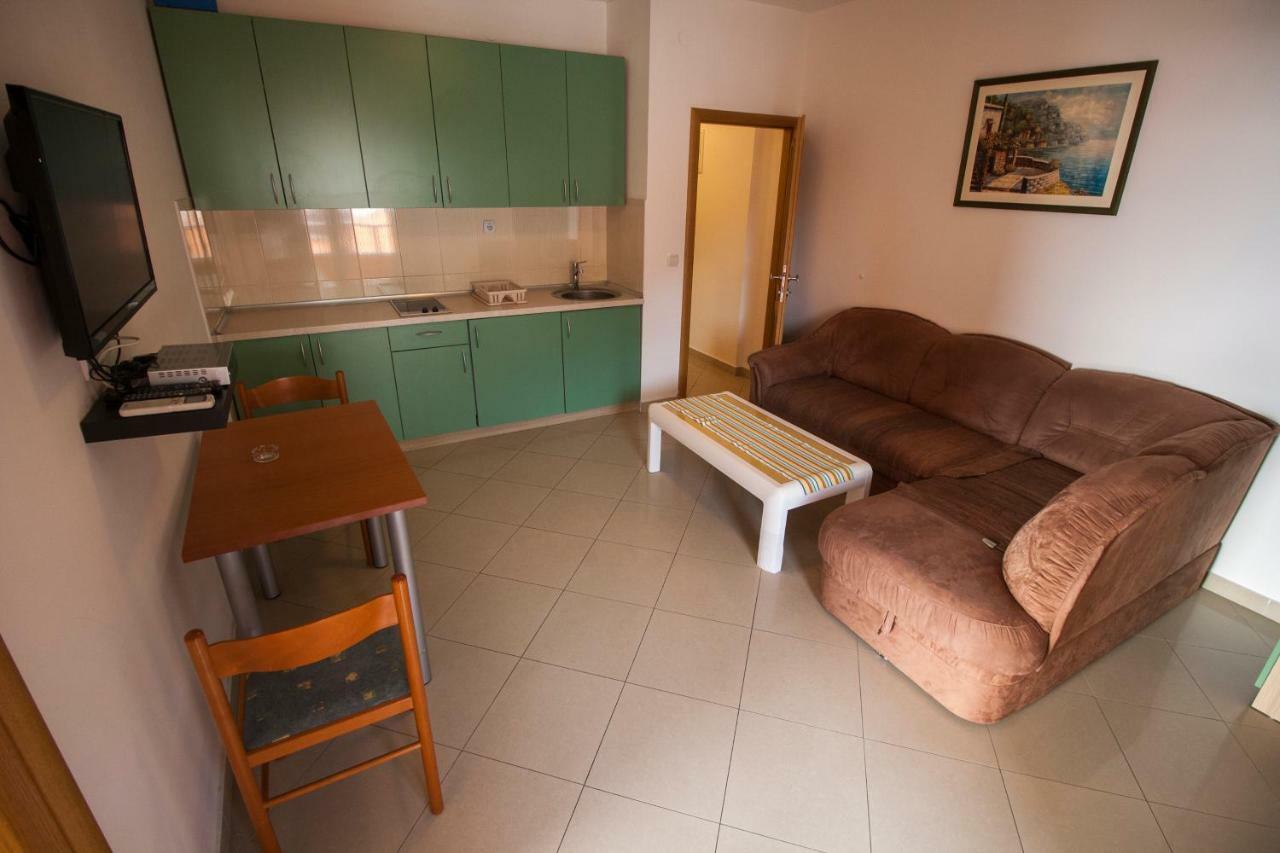 Apartments Knezovic Gradac  Exterior foto